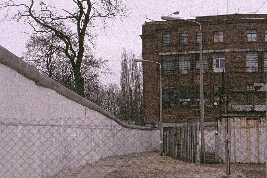 Am Flutgraben, Berlin, 1989 — die Berliner Mauer am Kanal