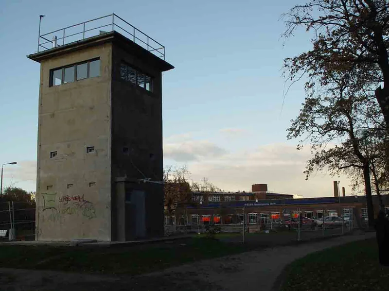 Wachturm am Schlesischen Busch — der ehemalige Wachturm, betreut von Flutgraben seit 2004